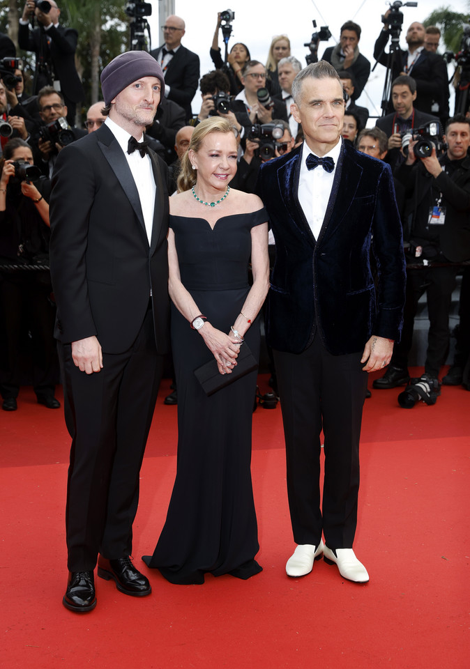 Michael Gracey, Caroline Scheufele i Robbie Williams na festiwalu w Cannes