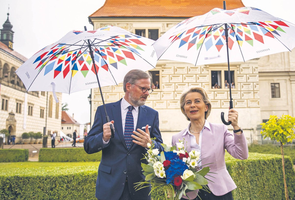 Premier Czech Petr Fiala i szefowa Komisji Europejskiej Ursula von der Leyen w Litomyšlu