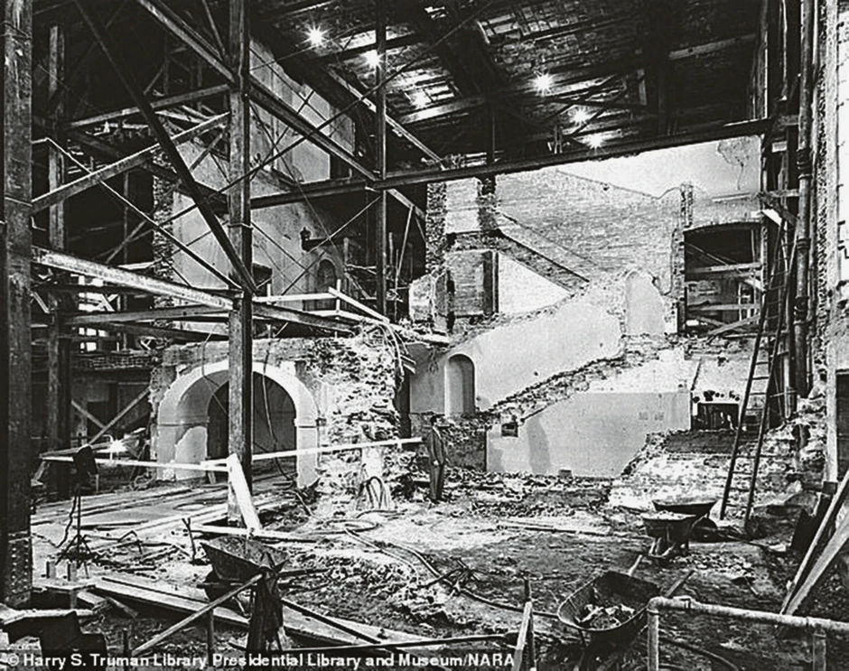 Krajem 40-ih i početkom 50-ih masovna rekonstrukcija podrazumevala je rušenja ispod Bele kuće 