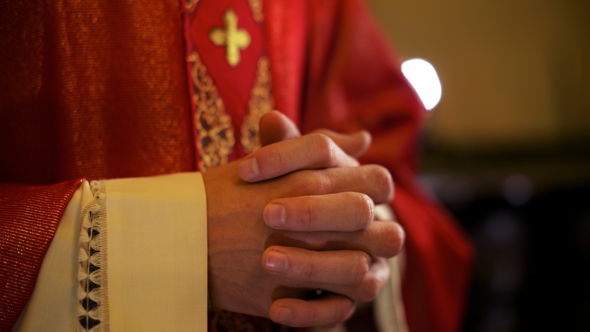 Święcenia biskupa pomocniczego archidiecezji łódzkiej ks. Marka Marczaka odbędą się w sobotę w archikatedrze w Łodzi. Biskup nominat otrzyma sakrę z rąk metropolity łódzkiego abpa Marka Jędraszewskiego.