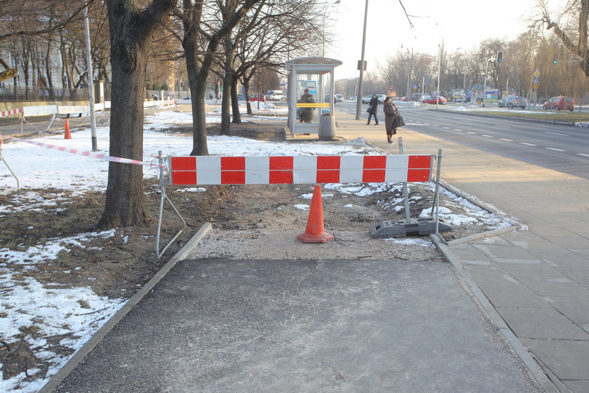 Ścieżka rowerowa kończy się na... przystanku