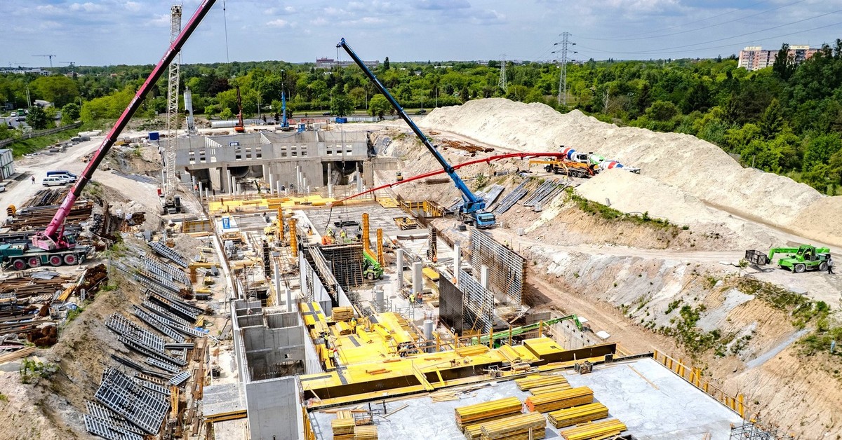 Tunel średnicowy w Łodzi. Największa na łódzkiej trasie stacja nabiera kształtu [ZDJĘCIA]