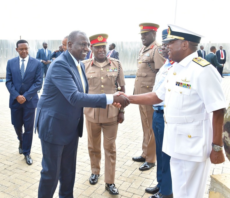KDF bosses see off President William Ruto as he flies out to Ethiopia on Thursday, October 6, 2022