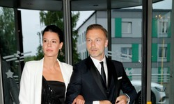 Krystian Wieczorek pokazał zdjęcie z wakacji. Towarzyszy mu młodsza o 17 lat żona [FOTO]