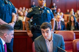 zabójstwo prezesa unitedhealthcare. ruszył proces luigiego mangione