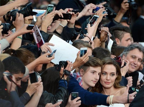 Zdjęcia tygodnia czerwiec 4 Angelina Jolie tłum