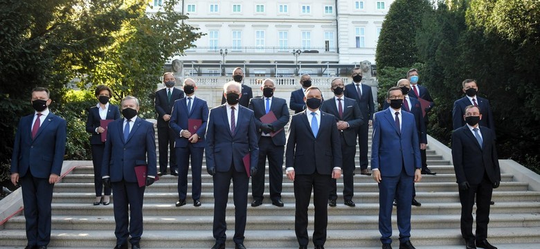 Rządowa propaganda sukcesu skutecznie wyparła racjonalność [FELIETON]