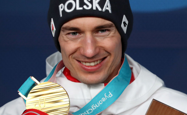 Kamil Stoch odebrał złoty medal z rąk legendy polskiego sportu. "Spałem jakieś sześć godzin, wystarczająco"