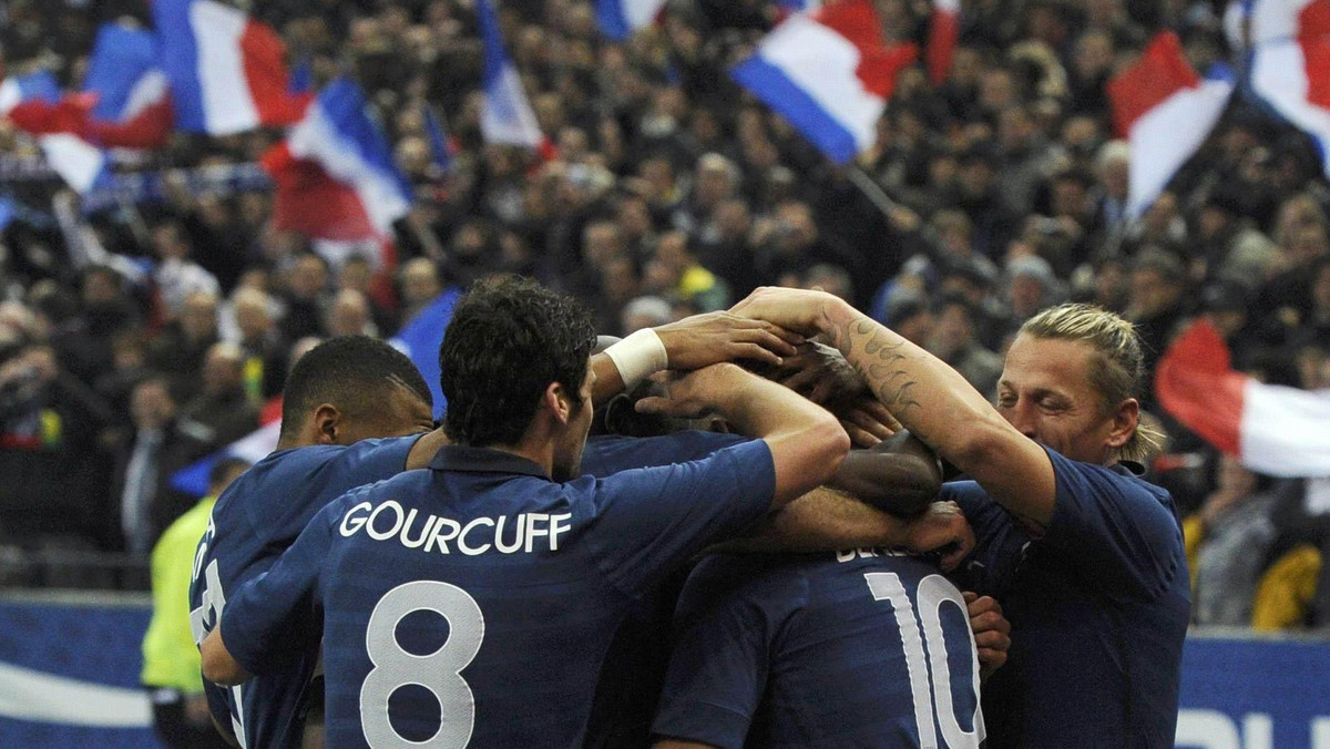 Francja pokonała Brazylię 1:0 w szlagierowym towarzyskim meczu piłkarskim, który odbył się w podparyskim Saint Denis. Reprezentacja Polski, dzięki efektownej bramce Roberta Lewandowskiego, wygrała w portugalskim Faro z Norwegią 1:0.