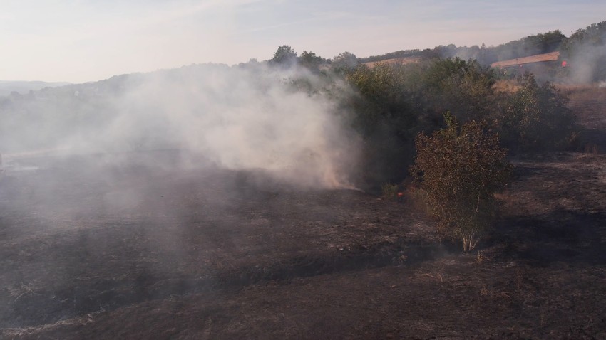 Zapalilo se nisko rastinje u Ljubiću