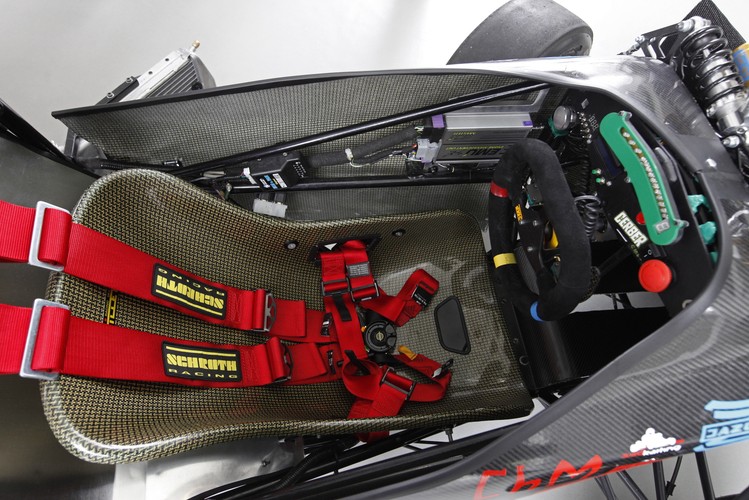 Prezentacja Bolidu CMS-02 skonstruowanego i zbudowanego przez studentów Politechniki w Białymstoku. Widok kokpitu. <br><br> fot.  (mgo) PAP/Artur Reszko