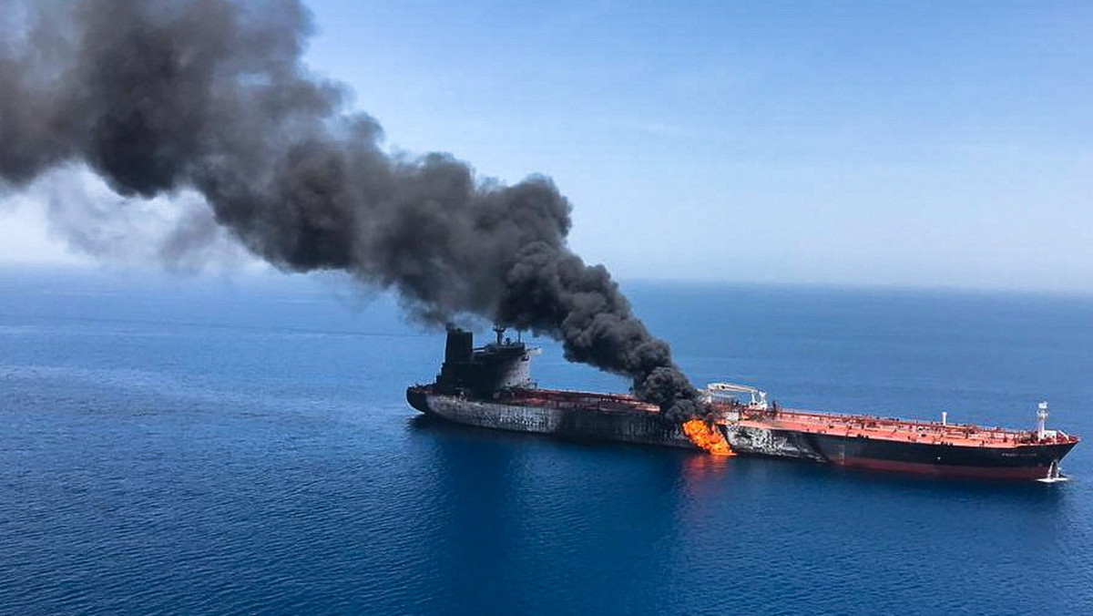 Obarczając Iran odpowiedzialnością za ataki na tankowce w Zatoce Omańskiej "Wall Street Journal" ocenia w dzisiejszym komentarzu redakcyjnym, że wysłanie floty wojennej USA do Zatoki Perskiej było rozsądnym krokiem.
