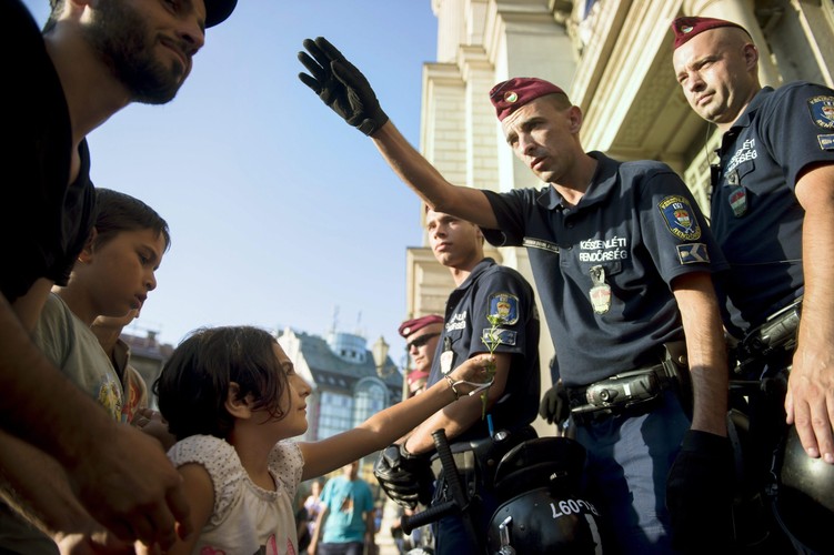 Budapeszt: Imigranci przed dworcem Keleti