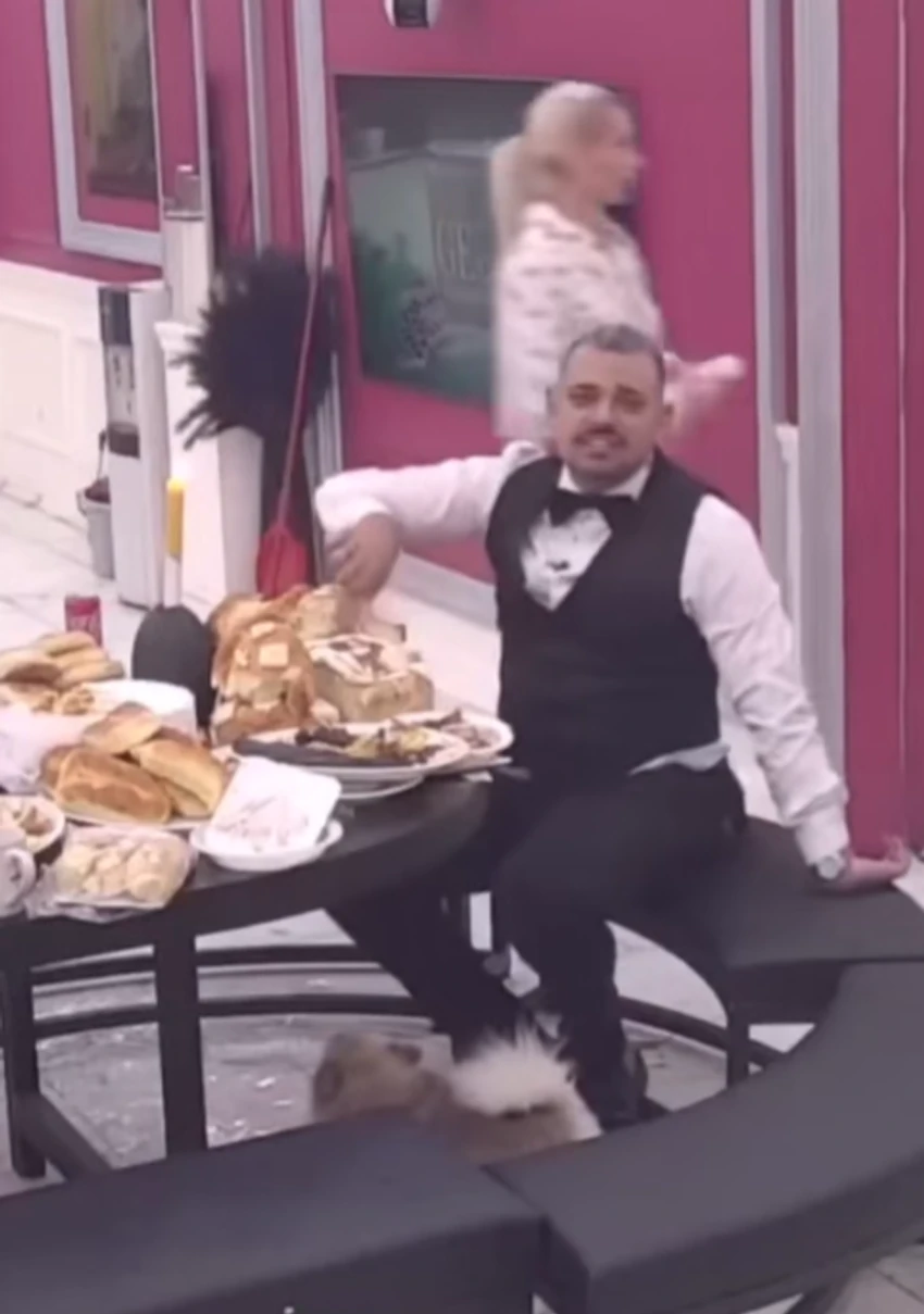 Bora Santana se odrekao porodice u programu uživo: "Smrde, videćete kada izađem"