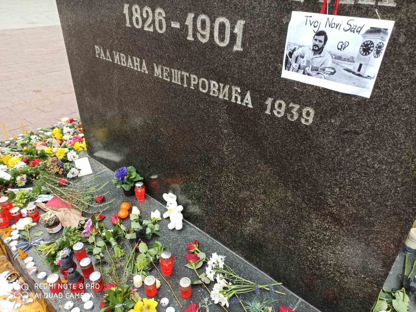 Novosađani se i danas opraštaju od voljenog Balaševića