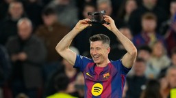 liga mistrzów. lewandowski w pięć minut strzelił dwa gole. szczęsny zachował czyste konto