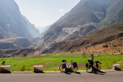 "Pirania na kolację", czyli w 1405 dni dookoła świata [GALERIA]