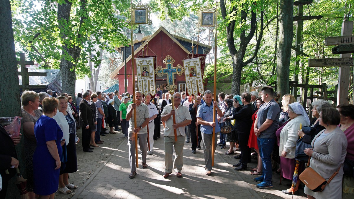 Zwierzchnik Polskiego Autokefalicznego Kościoła Prawosławnego abp Sawa wyświęcił po remoncie cerkiew ikony Matki Bożej "Radość Wszystkich Strapionych" w monasterze na Górze Grabarce - najważniejszym w kraju prawosławnym sanktuarium.