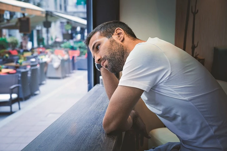 Przymusowa izolacja często potęguje lęk, symptomy depresyjne, a nawet wrogość. Już w marcu, a więc w pierwszym miesiącu pandemii, odnotowano istotny wzrost sprzedaży antydepresantów