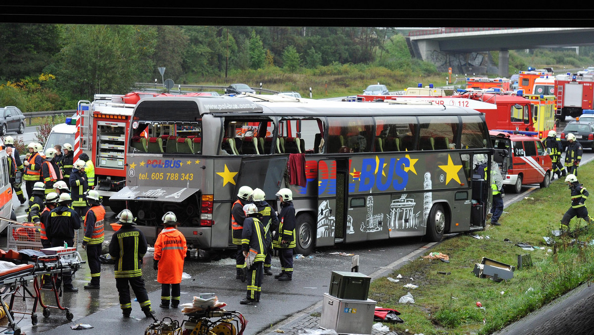 Do 12 wzrosła liczba ofiar śmiertelnych wypadku polskiego autokaru, do którego doszło przed południem w Brandenburgii na wschodzie Niemiec. Informację po godzinie 16 potwierdziło polskie MSZ. Rzecznik lokalnych władz miał powiedzieć, że "to najtragiczniejszy wypadek na autostradach w Brandenburgii".