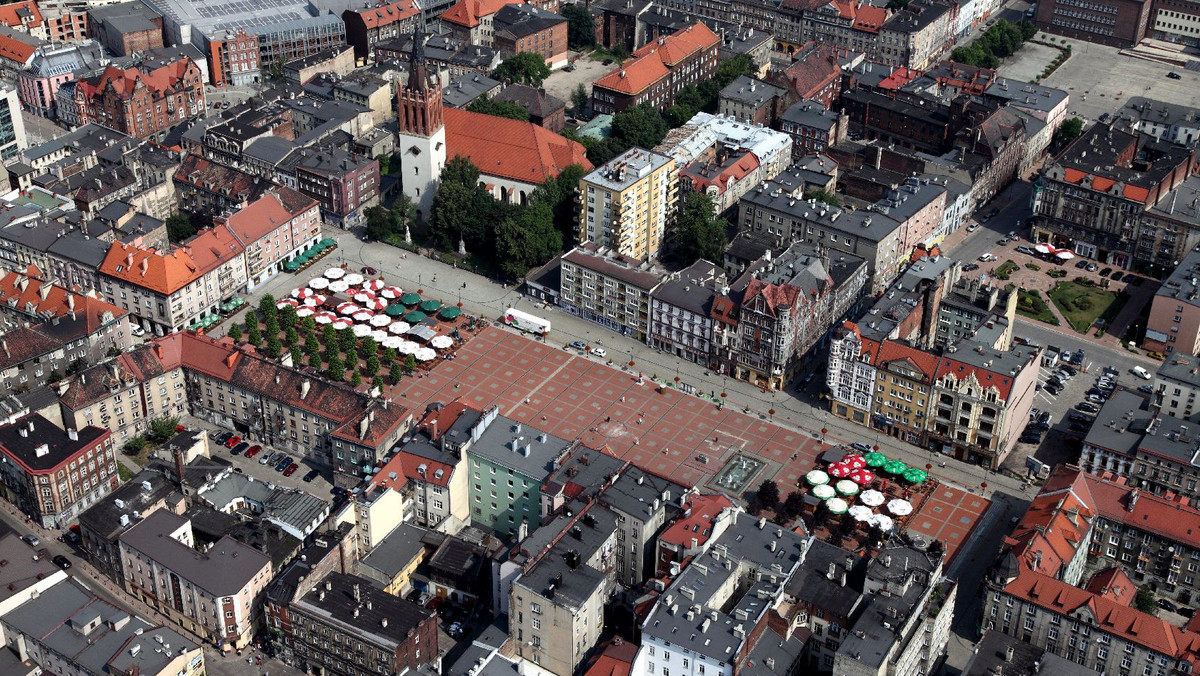 36 projektów zgłoszonych do budżetu obywatelskiego w Bytomiu przeszło pozytywną weryfikację Zespołu do Spraw Budżetu Obywatelskiego. Już we wrześniu projekty te będą rywalizować w głosowaniu mieszkańców o realizację. Wśród najpopularniejszych projektów znalazły się m.in. przebudowy i remonty dróg, budowa placów zabaw i zielonych skwerów.