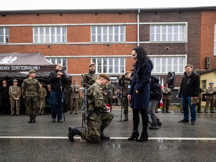 Oświadczyny podczas przysięgi terytorialsów