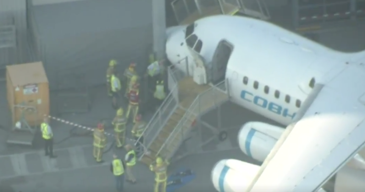 A plane collided with a huge lamp post at an airport in Australia ...