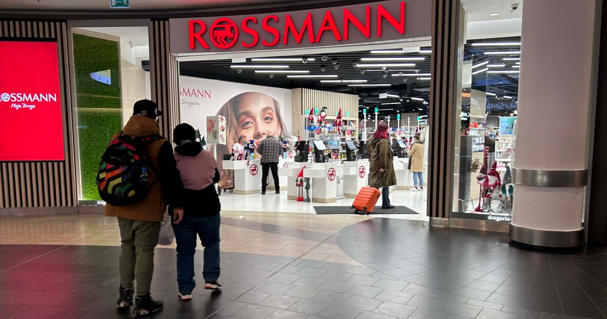 Polki się czerwienią, ale i czyszczą magazyny. Rossmann przecenił hitowy gadżet o 55 zł