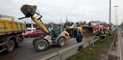 Wypadek ciężarówki w Łodzi. Utrudnienia w ruchu