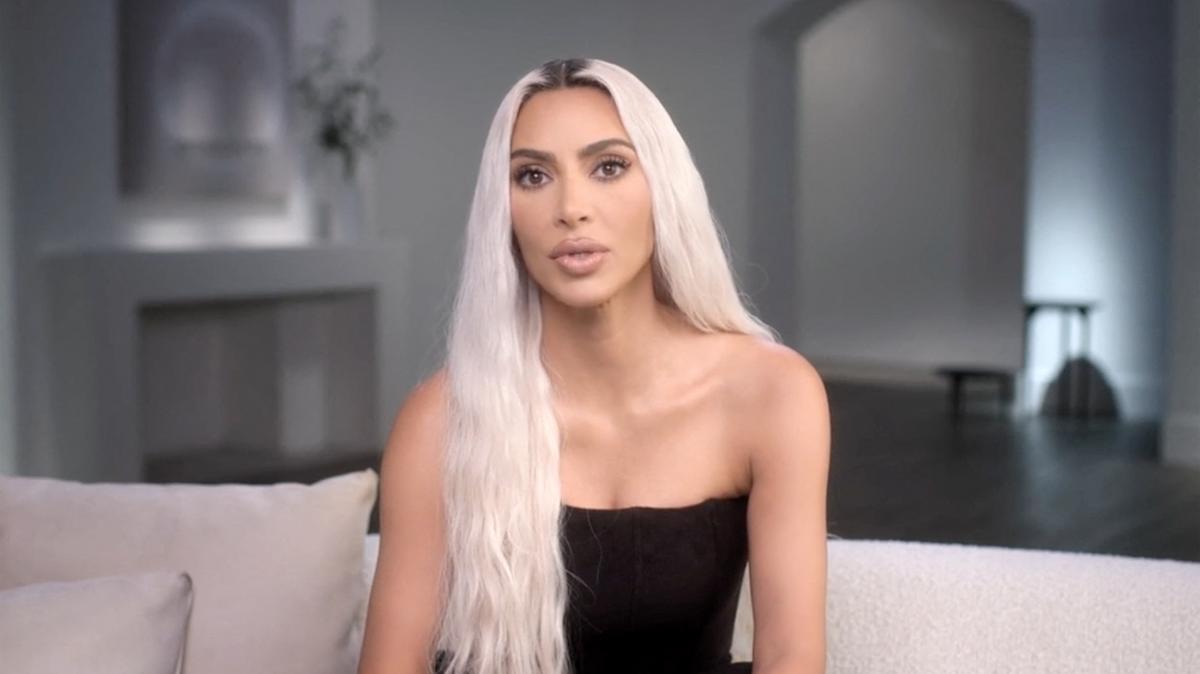 Falatnyi Bikiniben P Zolt A Tengerparton Kim Kardashian Blikk