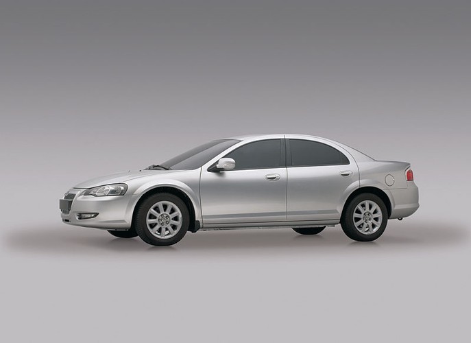 Tylko delikatnie różni się od wycofanego już sebringa