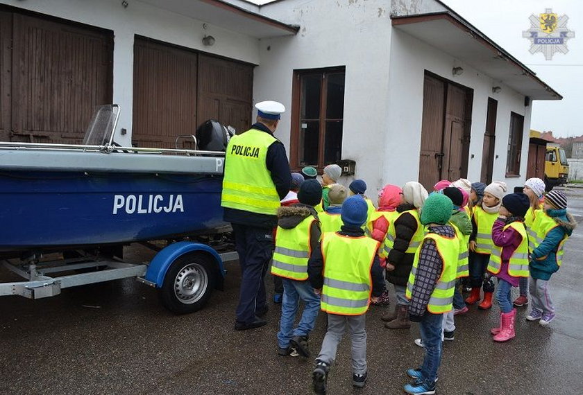 Policjantów z Malborka odwiedziły dzieci ze szkoły podstawowej nr 8