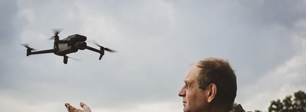 Jedną z oczywistych zalet dronów w porównaniu z żołnierzami jest brak poglądów politycznych.