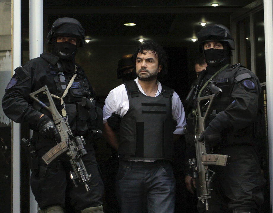 Argentine police escort Henry de Jesus Lopez Londoño outside a courthouse in Buenos Aires, October 31, 2012.
