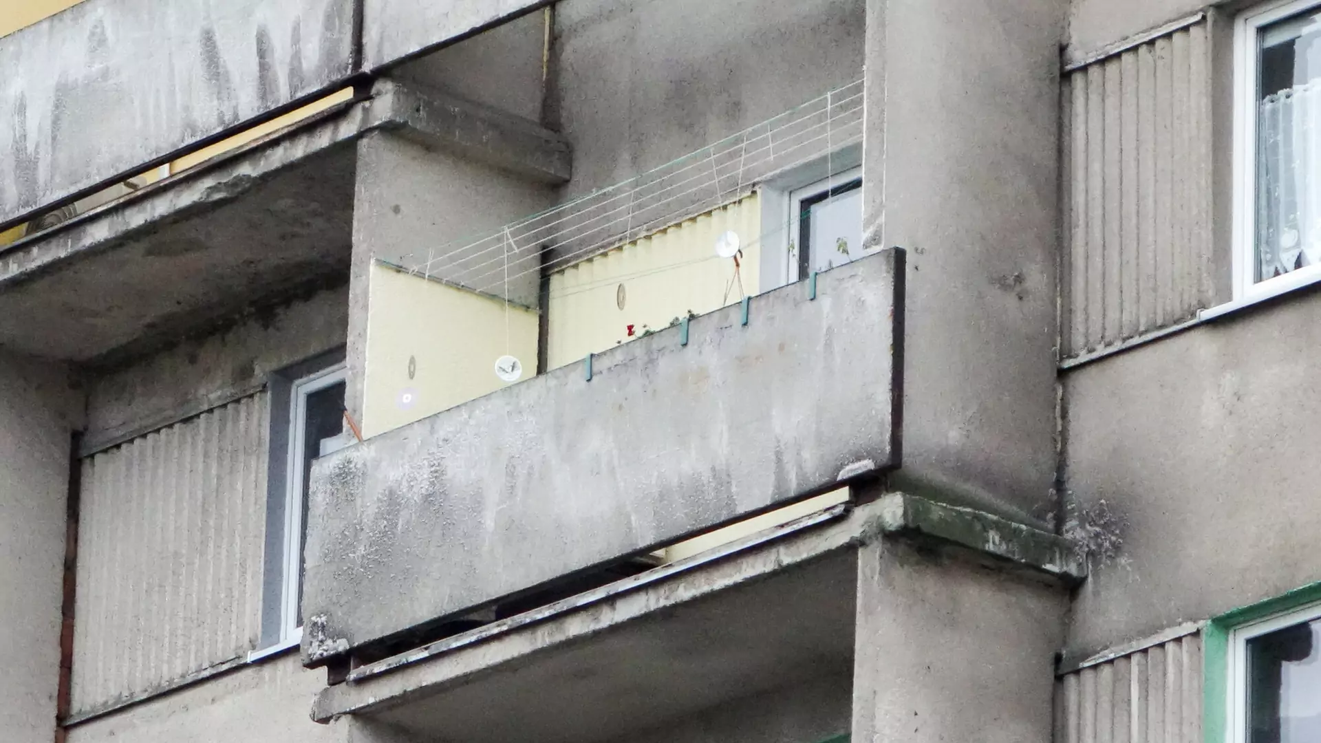 Zwłoki dziecka ukryła na balkonie w skrzynce na narzędzia