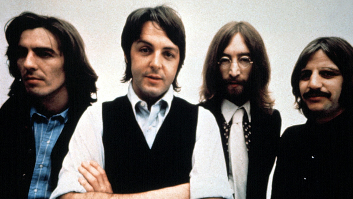 Choć autorami "Yellow Submarine" był duet Lennon/ McCartney, piosenka najsilniej kojarzona jest z Ringo Starrem, jej wykonawcą i perkusistą The Beatles. Jej wykonanie jest kulminacyjnym momentem każdego koncertu jaki daje. Melodia refenu przeboju w latach 60. służyła studentom i robotnikom do wykrzykiwania antyrządowych i antywojennych haseł. "Yellow Sumbarine", dziesiąty album w dyskografii Beatlesów ukazał się 50 lat temu, 13 stycznia 1969 r.