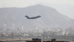 Megjósolhatatlan a helyzet Kabulban: bármelyik légi mentés az utolsó lehet