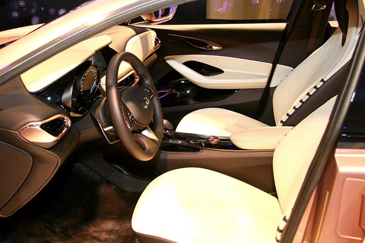 Infiniti Q30 Concept