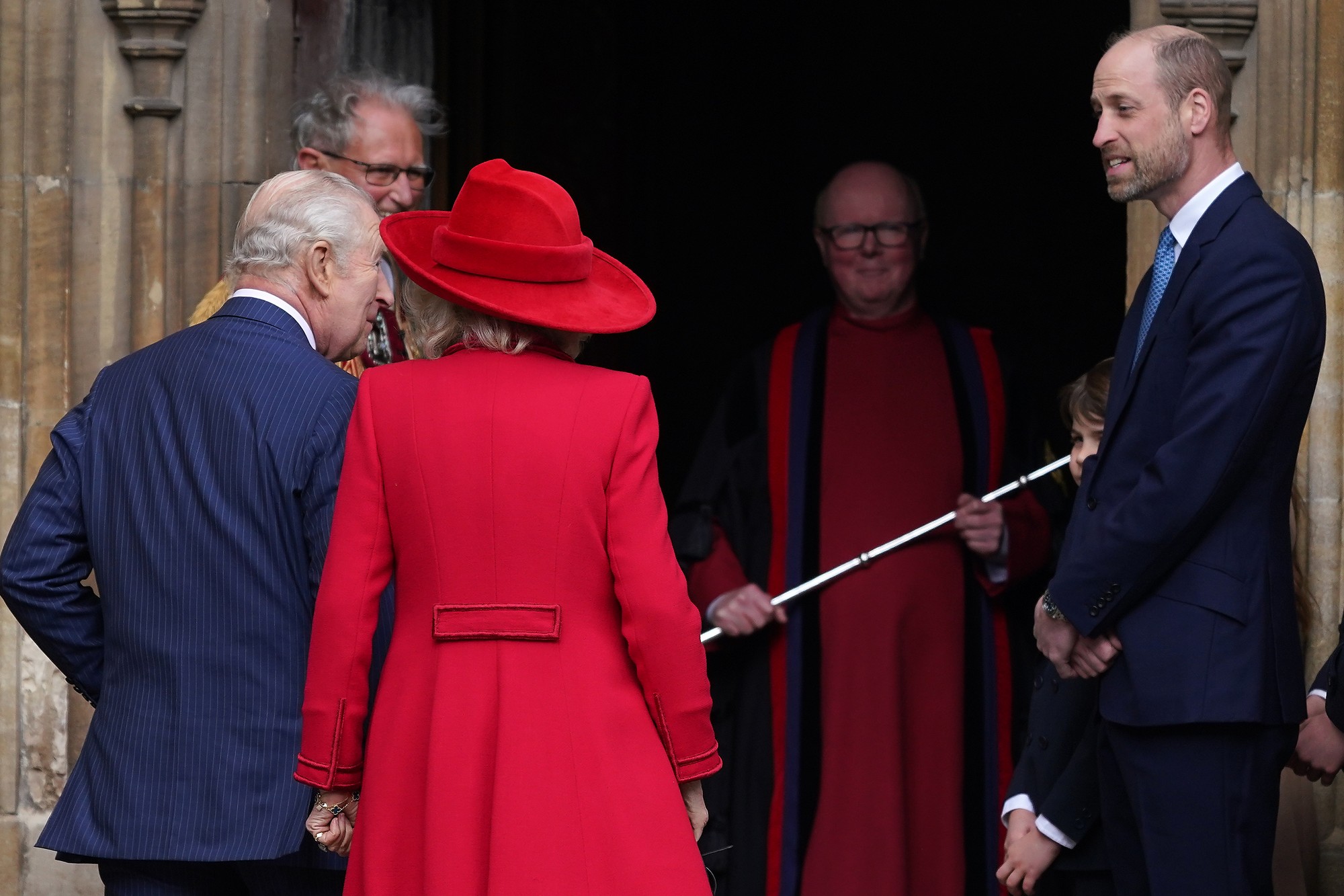 Veľká noc britskej kráľovskej rodiny: William s kráľom a kráľovnou.