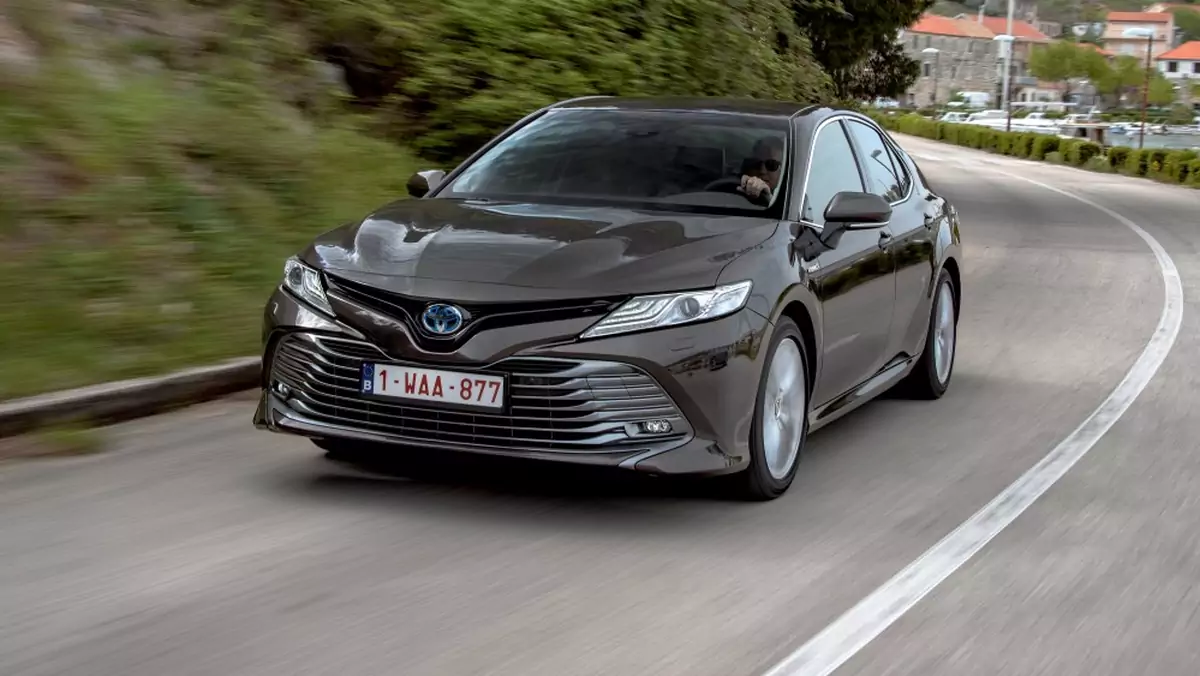 Toyota Camry 2019