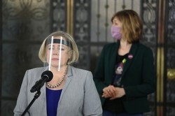 Transfery z KO do Hołowni. Nowicka: PO bytem bardzo nieokreślonym