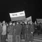 Warszawa, 1981. Niezależne obchody Święta Niepodległości, zorganizowane przez środowiska opozycji demokratycznej i NSZZ Solidarność. Główne uroczystości odbyły się na placu Zwycięstwa (plac marsz. Józefa Piłsudskiego), gdzie złożono wieńce na Grobie Nieznanego Żołnierza.