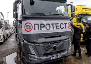 Protest kamiondžija na graničnom prelazu Đevđelija, između Severne Makedonije i Grčke | Foto: GEORGI LICOVSKI/EPA/Shutterstock