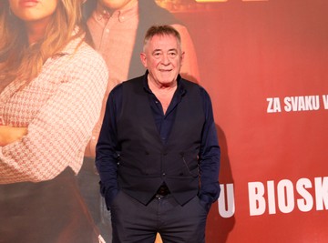 Stiglo 50.000 dinara u koverti, A NA DNU ŠOKANTNA PORUKA: Mima Karadžić POZAJMIO NOVAC kako bi sebe predstavio U BOLJEM SVETLU - istina se saznala brzinom svetlosti!