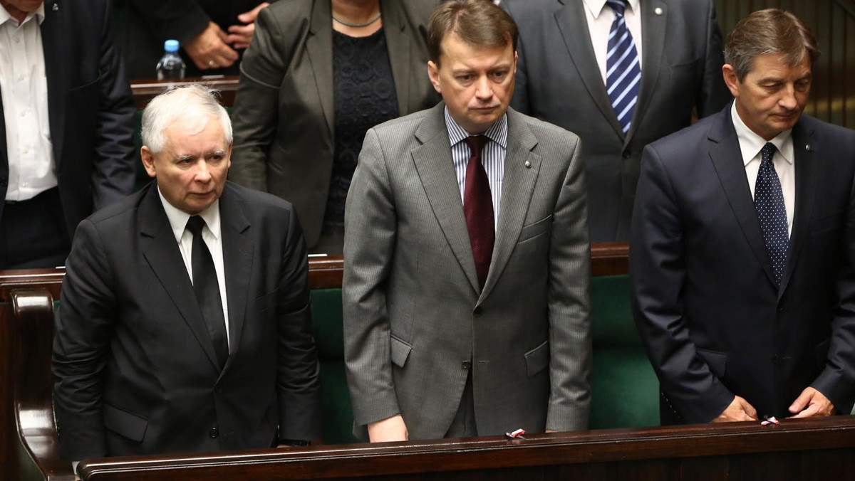 Sejm odrzucił w piątek wniosek PiS o konstruktywne wotum nieufności wobec rządu Donalda Tuska. Za - oprócz PiS - głosowała SP i część posłów niezrzeszonych; przeciwko koalicyjne PO i PSL. SLD i TR wstrzymały się od głosu.