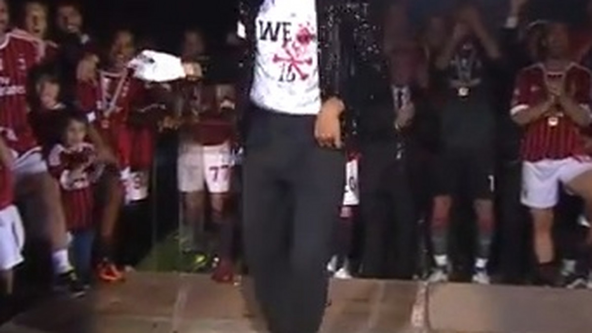 Kevin-Prince Boateng kilka tygodni temu zapowiedział, że jeżeli AC Milan zdobędzie mistrzostwo Włoch, to zatańczy tzw. "moonwalk", którego na scenie wykonywał słynny Michael Jackson. Pomocnik Rossonerich dotrzymał słowa...
