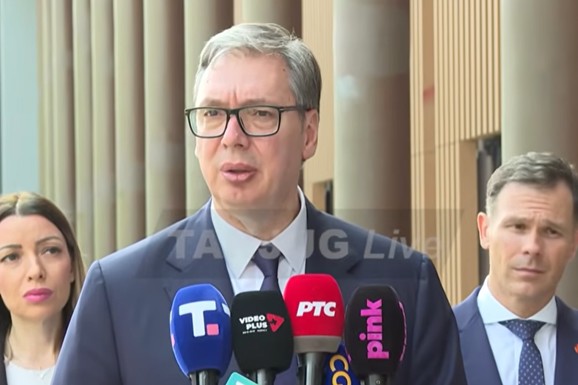 "DOBILI SMO GRUMEN MESECA" Vučić otkrio šta je poklonio Si Đinpingu i šta je dobio od njega: "Predsednik mi je naglasio da je to retkost" (VIDEO)