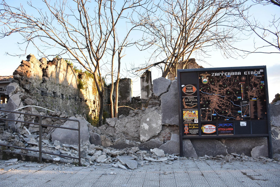 Przebudził się wulkan Etna. Zniszczenia w regionie Katanii 