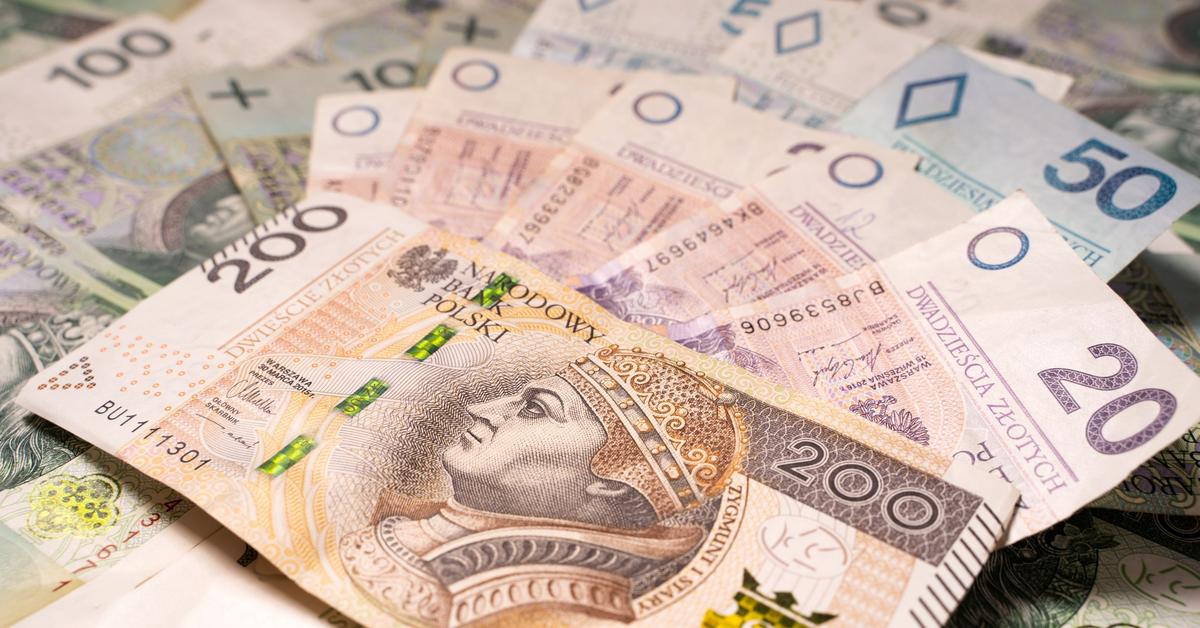  Kursy walut: Złoty w środę wieczorem osłabił się wobec euro, ale umocnił do dolara i franka szwajcarskiego