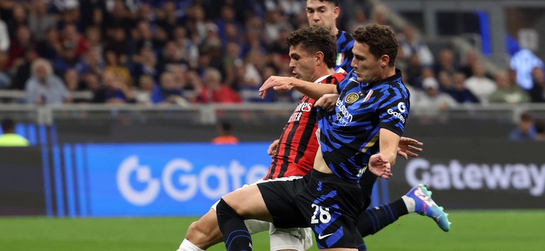 Kwadrans Zielińskiego w derbach. AC Milan rządzi w Mediolanie